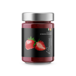 Konfitüre aus Erdbeeren und Walderdbeeren